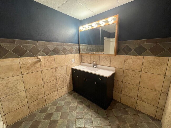 Building Photo - Incredible Lake Views-Spacious 6 Bedroom Home