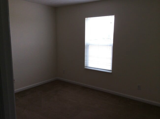 Building Photo - Franklin Twp - 4 BR h ome