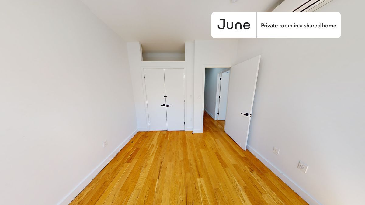 Building Photo - Private bedroom in 5 bed/3 bath Home