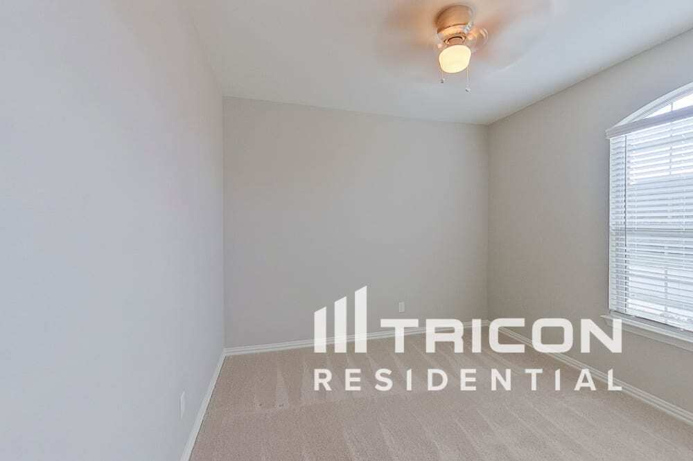 Building Photo - 235 Jenkinson Dr