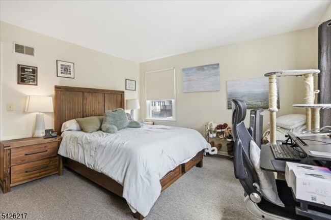 Building Photo - 23 Doremus St