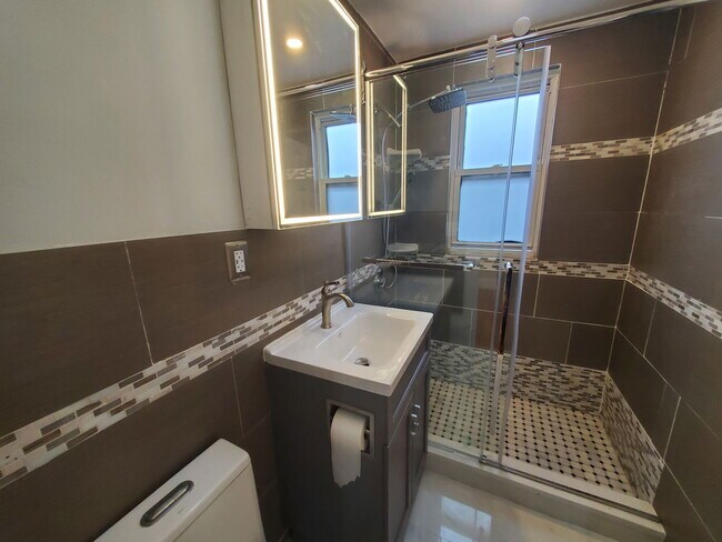 Building Photo - 3961 Washington St