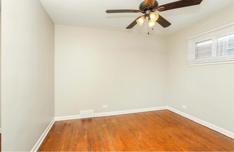 Building Photo - 10114 S California Ave