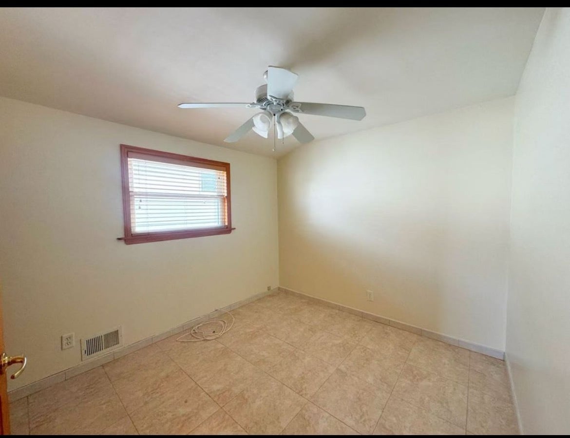 Building Photo - 459 Klondike Ave