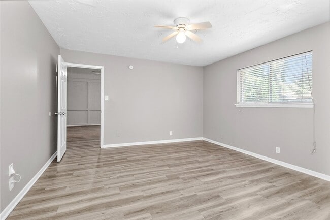 Building Photo - 23914 Spring Gum Dr