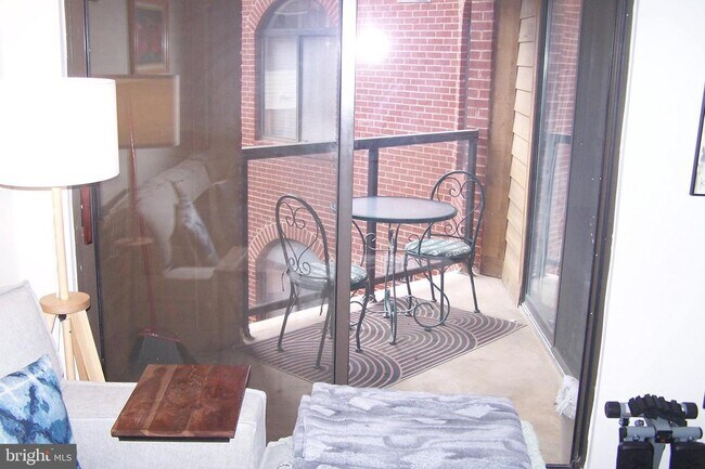 Building Photo - 1029 N Stuart St