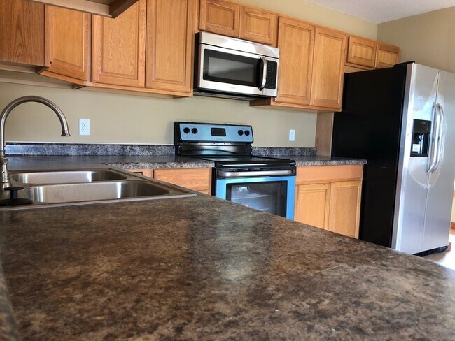 Building Photo - 38 Dunsford Dr