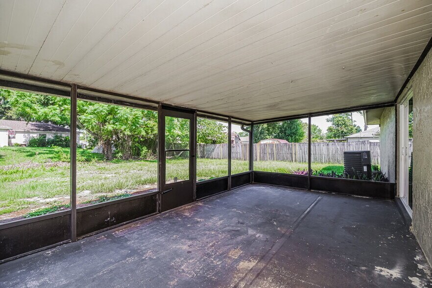 Building Photo - 6430 Greenwood Ave