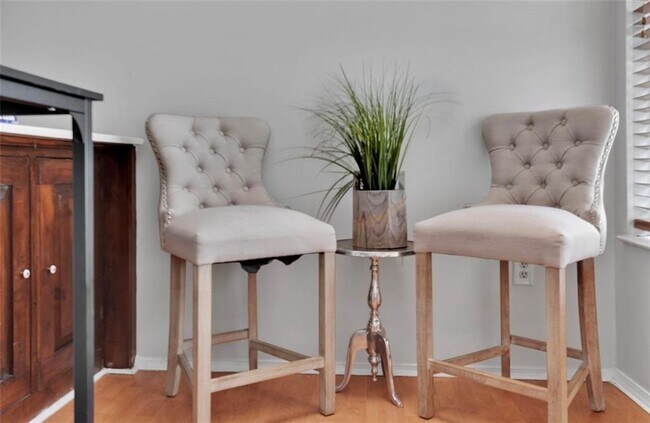 Building Photo - 2411 Huntingdon Chase