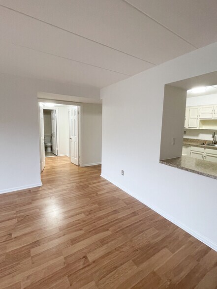 Building Photo - 56 Oakridge Dr