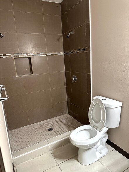 Building Photo - 537 Wild Rose Ln