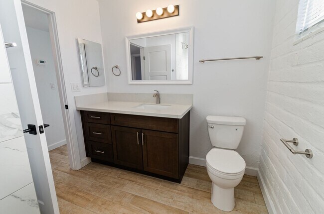 Building Photo - NEWLY REMODELED HOME NEAR TMC MAIN CAMPUS!