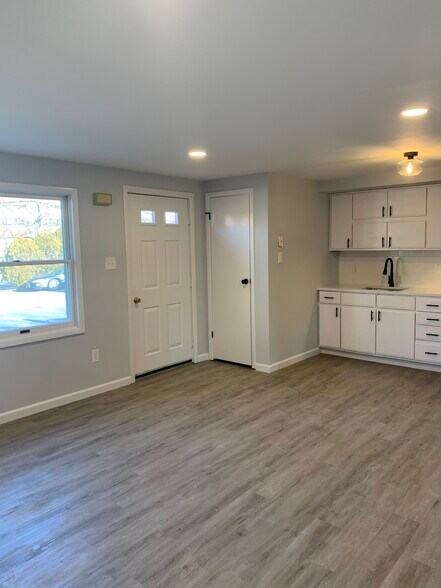 living room towards front entrace - 343 Calvert St