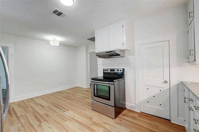 Building Photo - 1102 Hackberry St