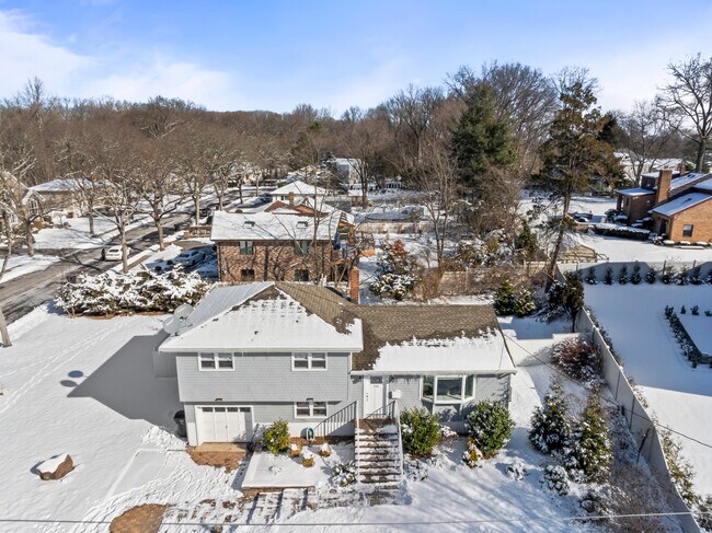 Building Photo - 446 Roedel Plz