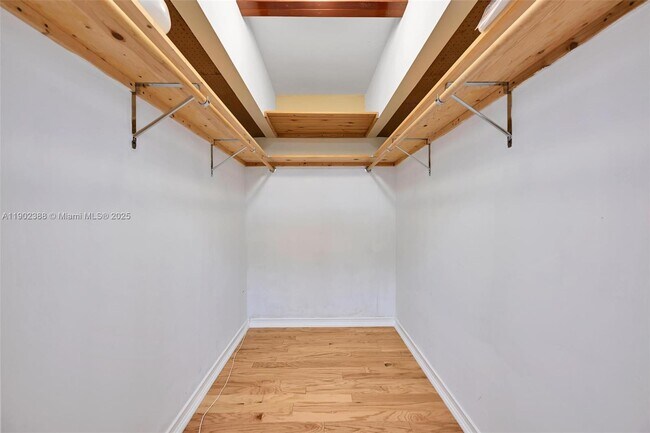 Building Photo - 1520 NE 108th St