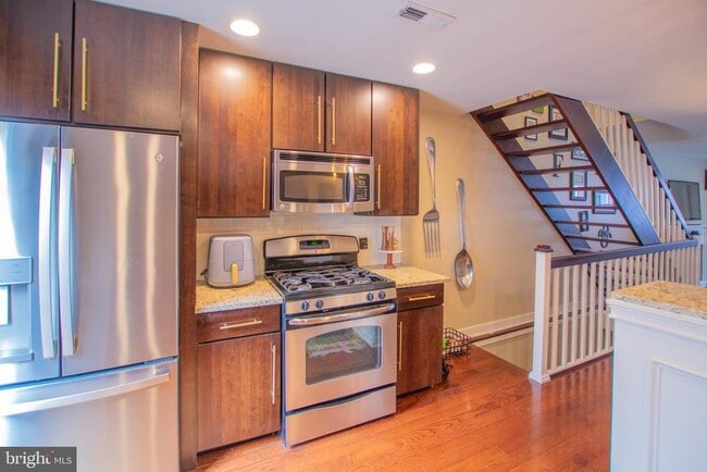 Building Photo - 140 Mercy St