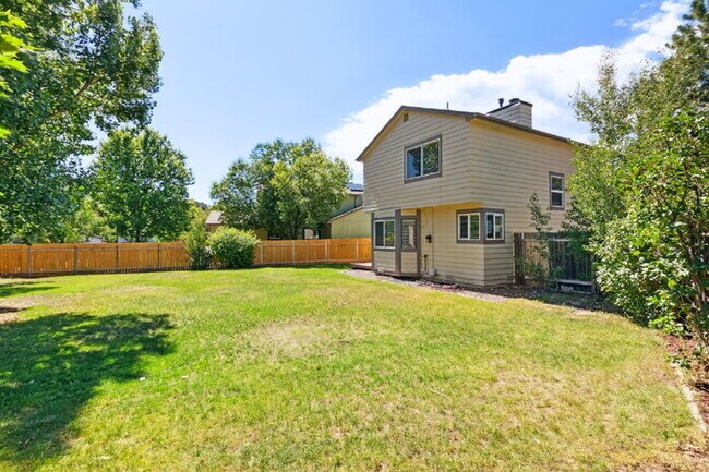 Building Photo - 6067 Wisteria Dr