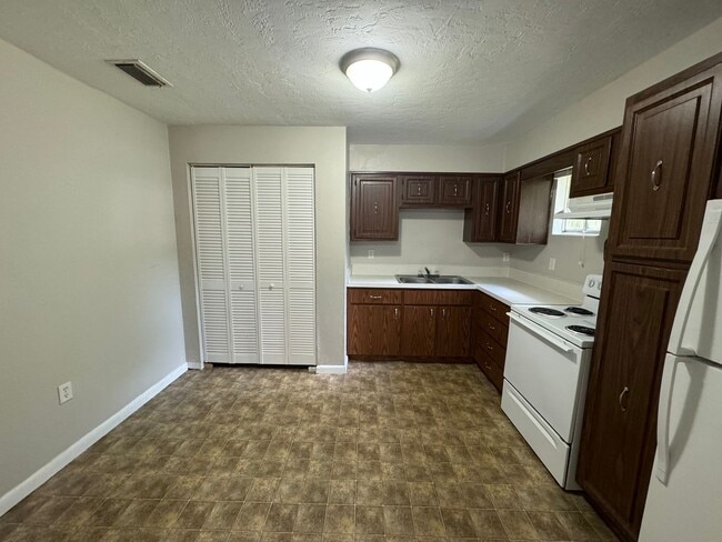 Building Photo - Home in Ridgeview