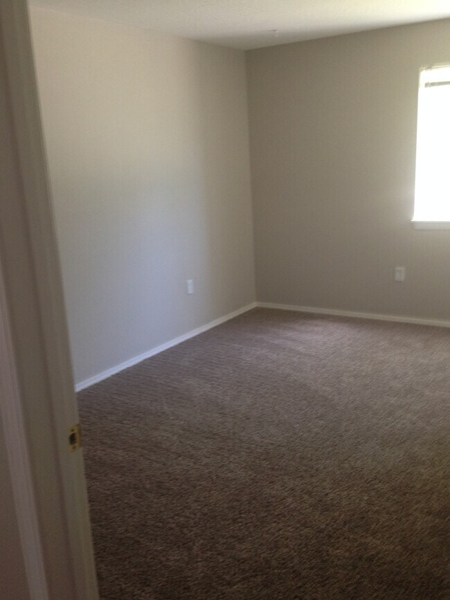 Building Photo - 121 N Avenger Ln
