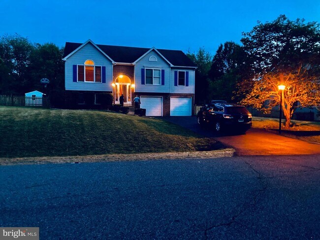 Building Photo - 6830 Red Rose Village Dr