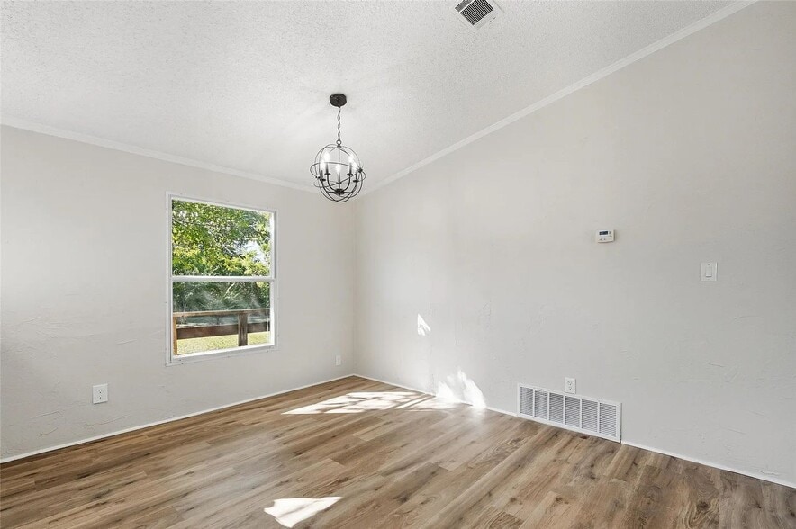 Building Photo - 2645 Bryant St