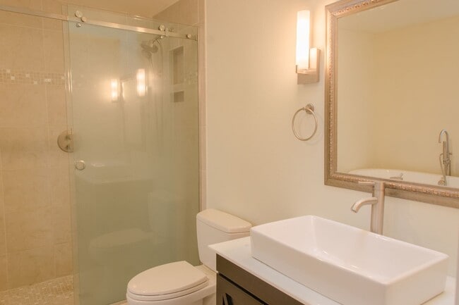 Building Photo - 3bd/2.5ba Issaquah Home