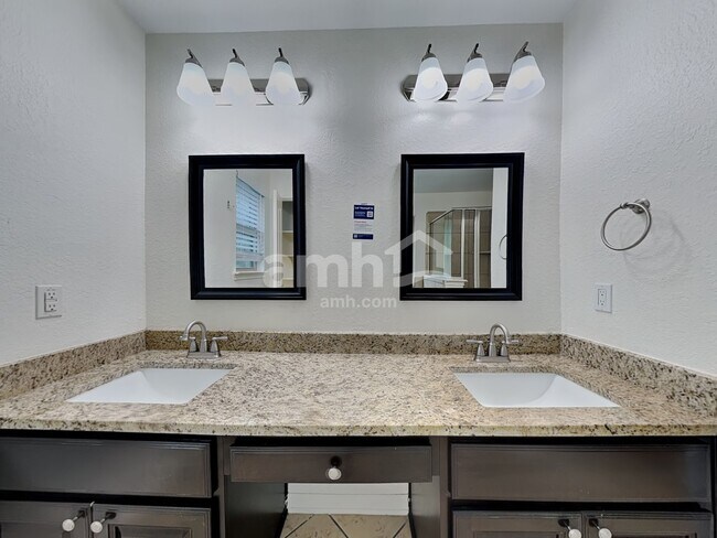 Building Photo - 232 Country Crossing Cir