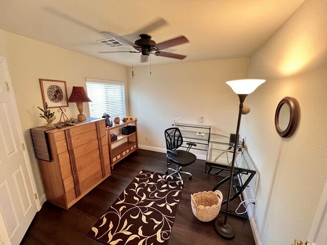 Building Photo - SOUTHERN HIGHLANDS! 3BD/2.5BA FURNISHED!