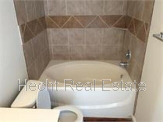 Building Photo - 3119 Douglas Fir Dr