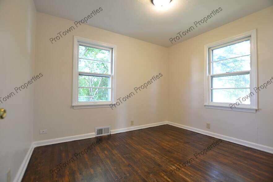 Building Photo - 1421 Burry St