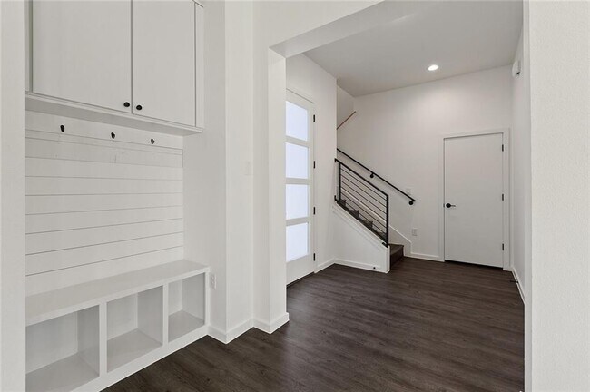 Building Photo - 603 Bissonet Ln