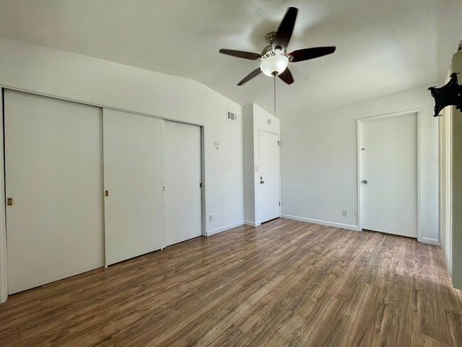 Building Photo - Gorgeous 3 Bedroom 2 Bathroom Home In Lemo...