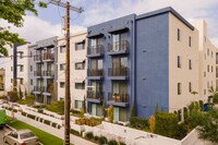 Building Photo - 5327 Hermitage Ave