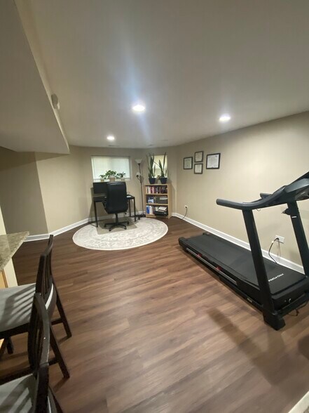 Building Photo - 2118 N Avers Ave