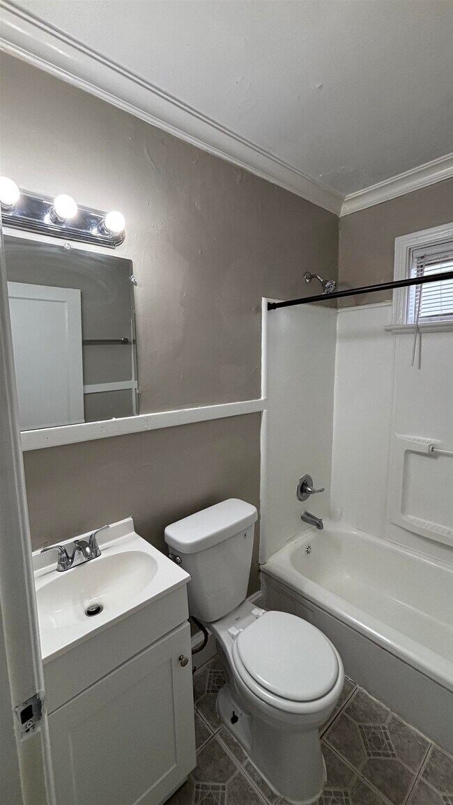 Building Photo - 3732 Hazelwood Ave