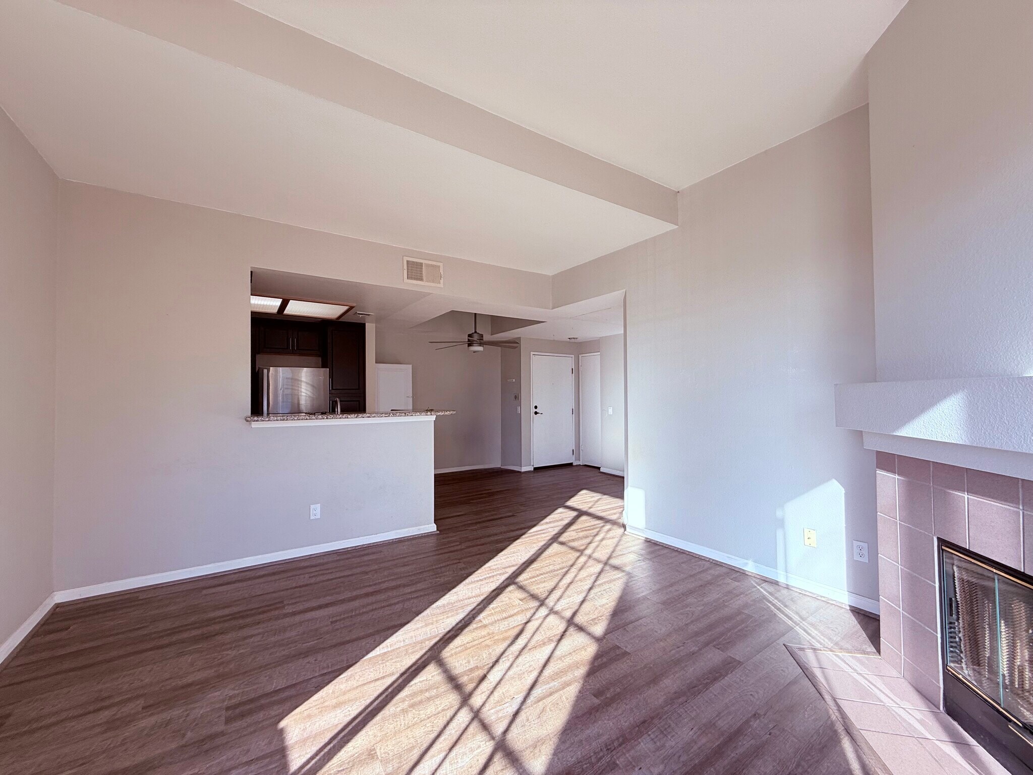 Building Photo - 1950 Camino De La Reina