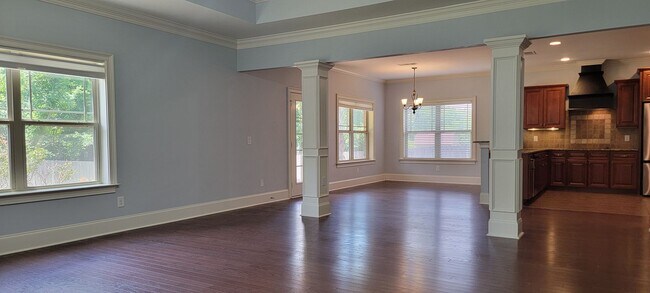 Building Photo - Stunning 4-Bedroom, 3.5-bath Home in the P...
