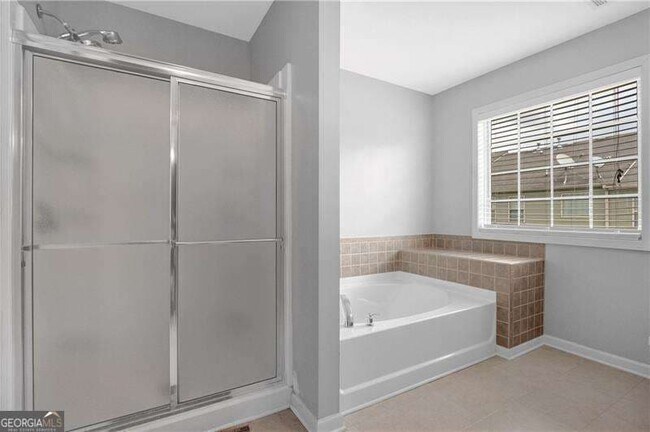 Building Photo - 2145 Waterford Park Dr