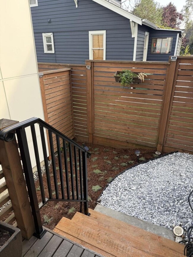 Building Photo - 3 bedroom in Seattle WA 98122