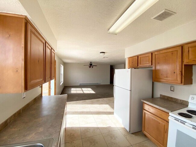 Building Photo - 910 11th Ave NW