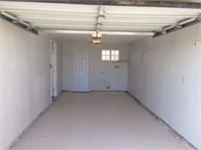 Building Photo - Two Bedroom One Bath Home!