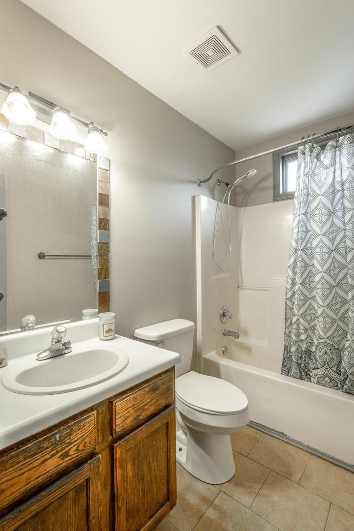 Building Photo - 705 State Line Rd