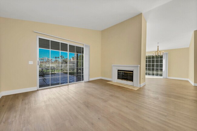 Building Photo - 43852 Vía Palma