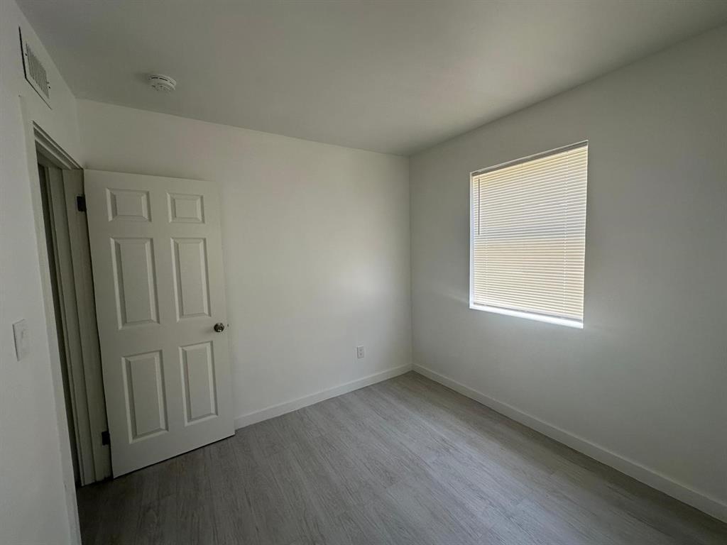Building Photo - 1754 NE 48th Ct