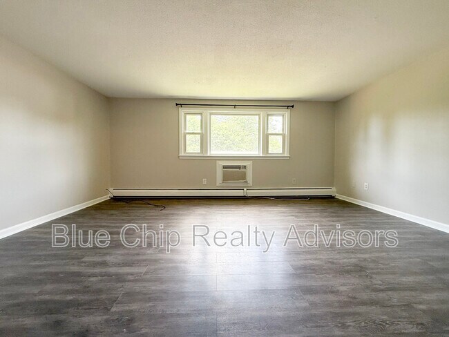 Building Photo - 7 Meisner Cir