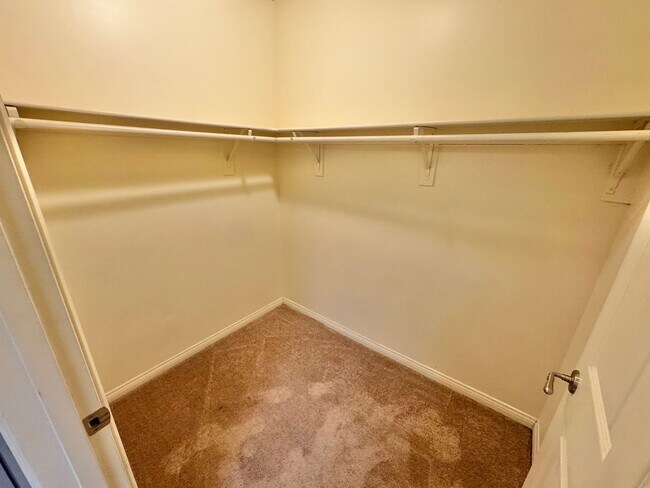 Building Photo - AMAZING ONE BEDROOM CONDO CENTRALLY LOCATED IN THE HEART OF LAS VEGAS