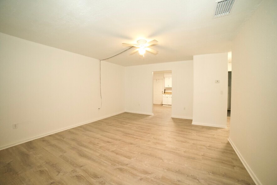 Building Photo - 3307 Pershing St