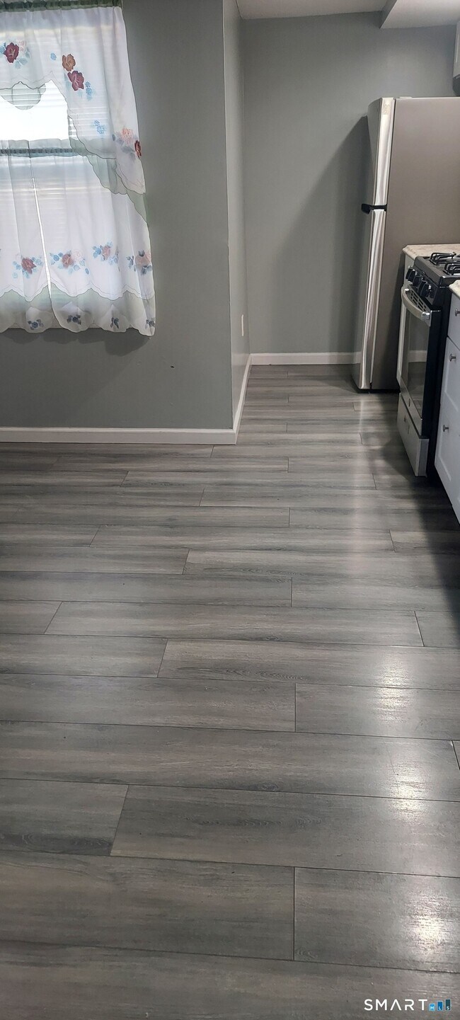 Building Photo - 452 Wethersfield Ave