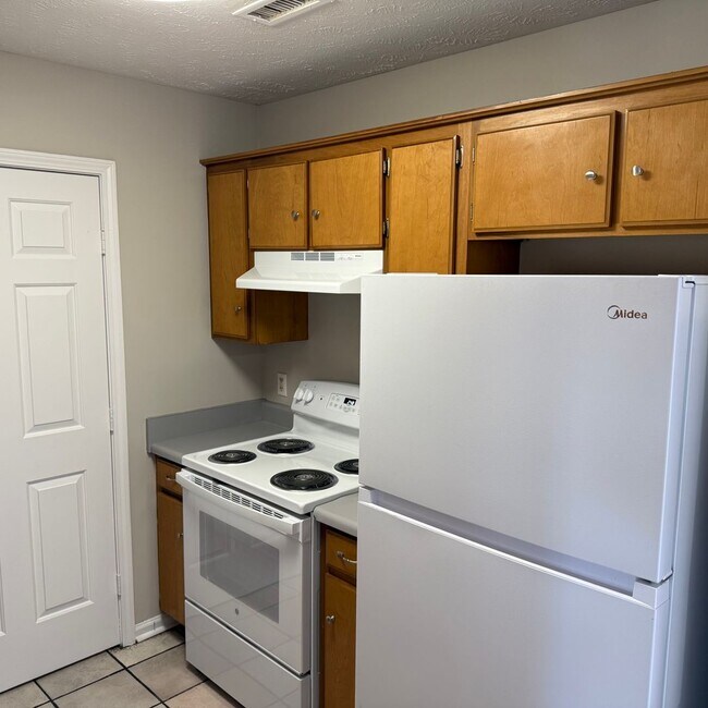 Building Photo - 1551 Ridgemont Dr